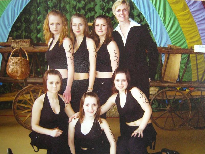 Zdjęcie grupy sportowo-tanecznej APLAU - kwiecień 2006r..JPG